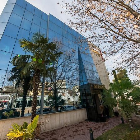 Hotel Denver Tirana Buitenkant foto