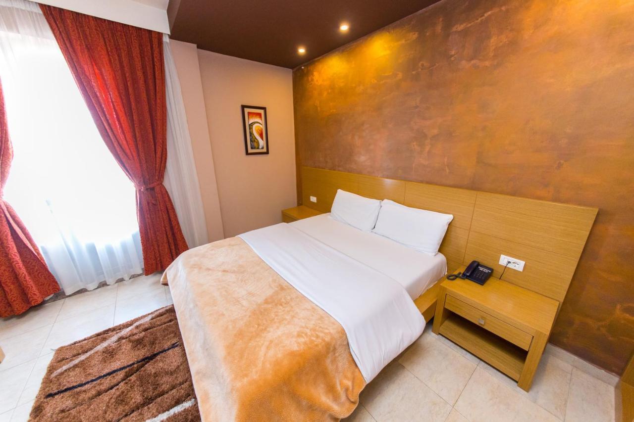 Hotel Denver Tirana Buitenkant foto