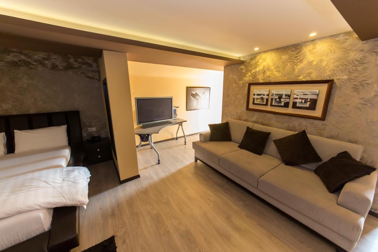 Hotel Denver Tirana Buitenkant foto