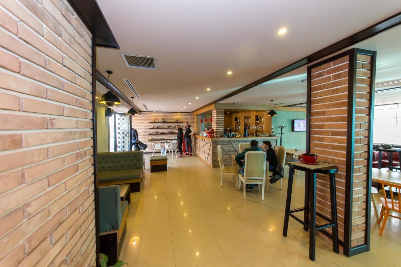 Hotel Denver Tirana Buitenkant foto