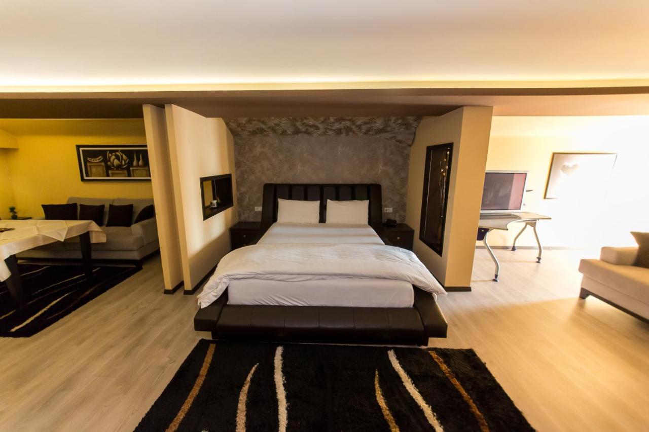 Hotel Denver Tirana Buitenkant foto