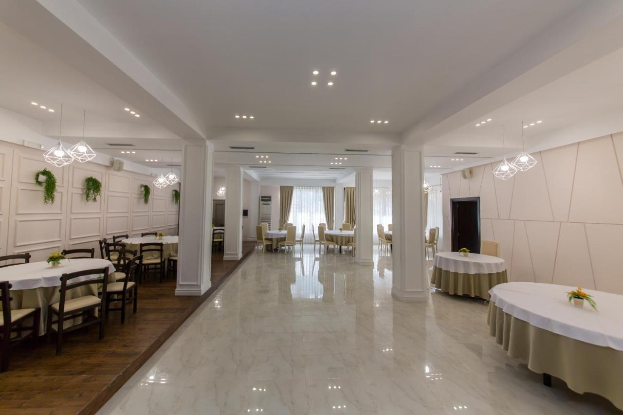 Hotel Denver Tirana Buitenkant foto