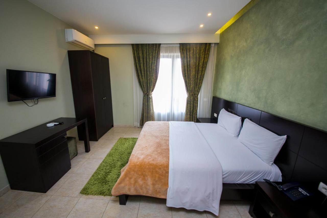 Hotel Denver Tirana Buitenkant foto