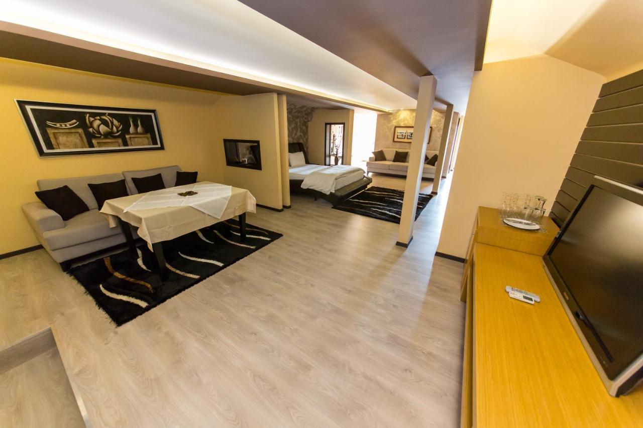 Hotel Denver Tirana Buitenkant foto