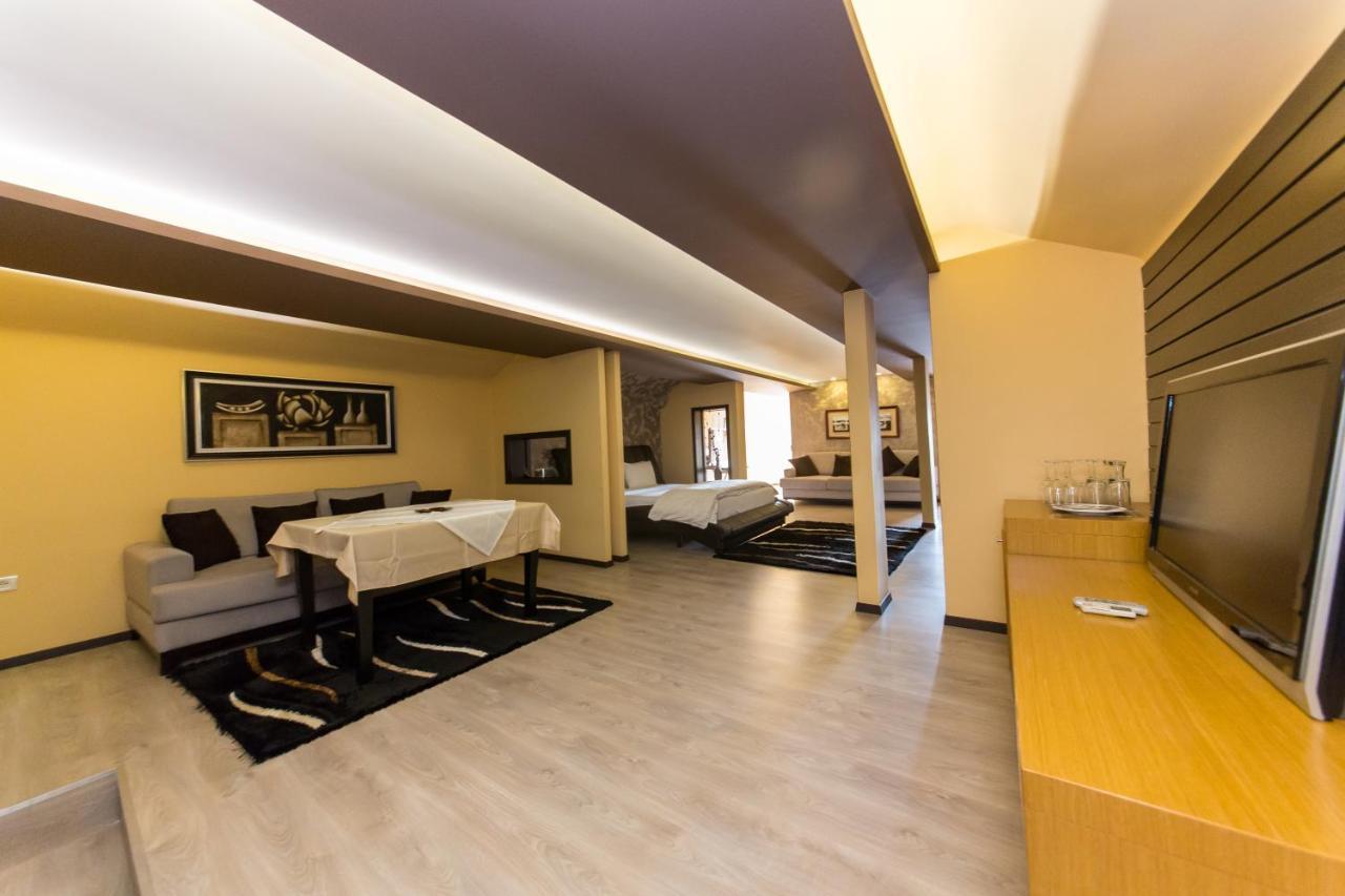 Hotel Denver Tirana Buitenkant foto