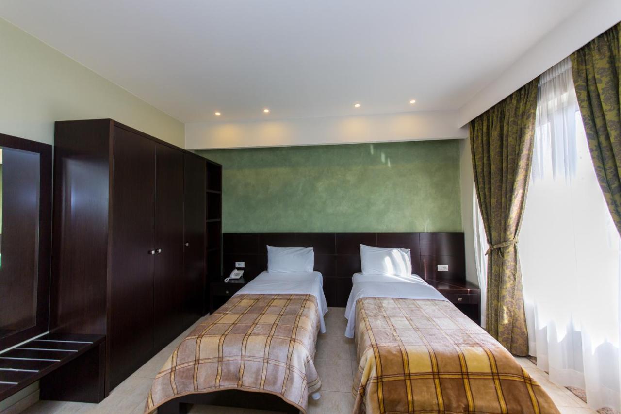 Hotel Denver Tirana Buitenkant foto